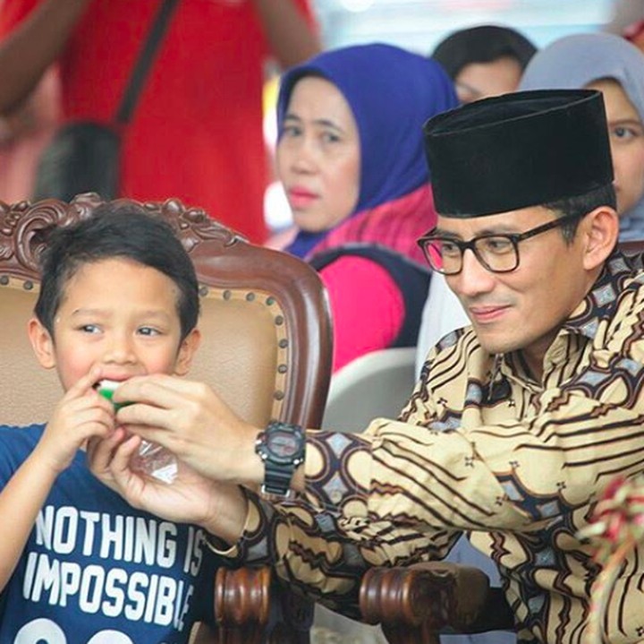 <p>Sulaiman cukup sering diajak Ayah Sandi ke berbagai acara. (Foto: Instagram/ @sandiuno)  </p>