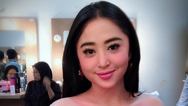 img-title Pengalaman Dewi Perssik Pernah Tonjok Orang Gara-gara Dilecehkan