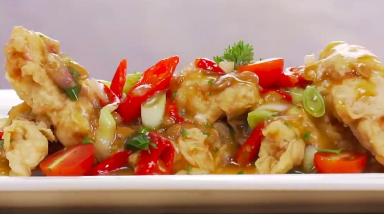 Resep ikan kakap merah berikut berbalur saus tauco yang aroma dan rasanya lezat. Ayo olah bersama kami, Bunda!