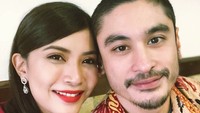 <p>Bunda pasti familiar dengan wajahnya tapi nggak dengan namanya. Ya ini adalah Reuben Elishama, pemeran Bima dalam film 'Ini Kisah Tiga Dara'. (Foto: Instagram/shentyfeliziana)</p>