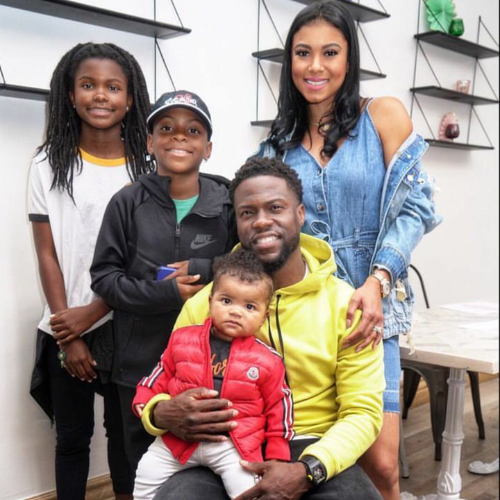 <p>Bunda Eniko dengan kedua anak Kevin yang sebelumnya kompak banget ya. Anak-anak pun akur. Senang banget melihatnya. (Foto: Instagram/kevinhart4real)</p>