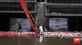 Pintu Air Karet dan Manggarai Siaga 3 pada Minggu Dini Hari