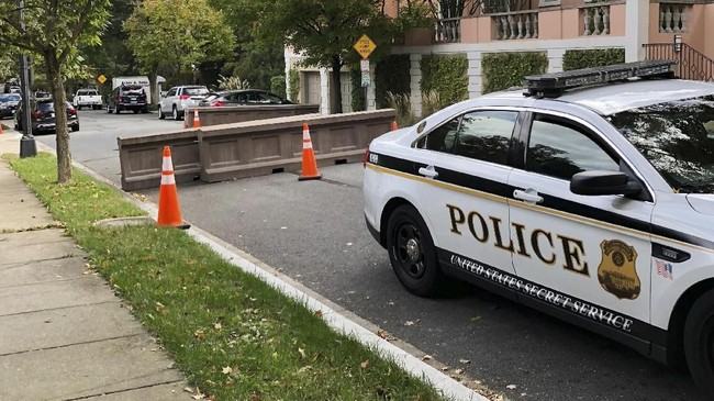 Kepolisian Washington, Amerika Serikat kemarin mengusir seluruh pengunjuk rasa yang menduduki kedutaan besar Venezuela di kota itu.