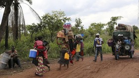 FOTO: Bentrokan Berdarah, Imigran Kongo Kabur dari Angola