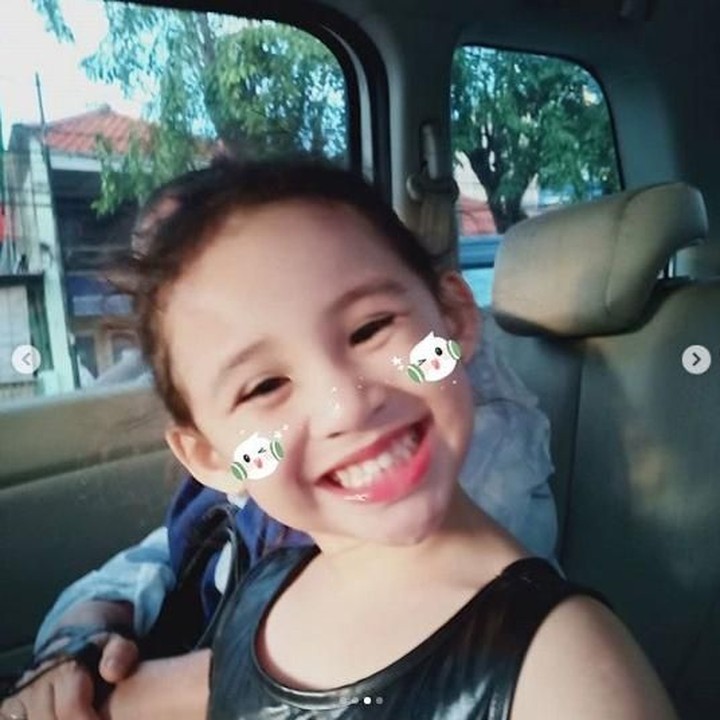 <p>Lucu banget wajahnya Lakeisha ini, senyumnya sangat mirip dengan <a href="https://hot.detik.com/celeb/d-4273729/arumi-bachsin-berduka-sang-ayah-meninggal-dunia?_ga=2.266329295.1350882921.1540522870-503247584.1538538553" target="_blank">Bunda Arumi</a> ya. (Foto: Instagram @arumi_arumi_94)</p>