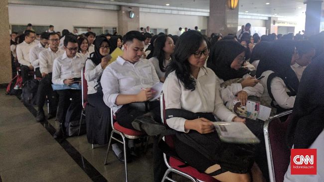 Jaringan Internet Bermasalah, Tes SKD CPNS Molor Jaringan internet di sejumlah lokasi tes seleksi komputer dasar mengalami gangguan, dan mengakibatkan peserta tes kesulitan melakukan resgistrasi ulang.