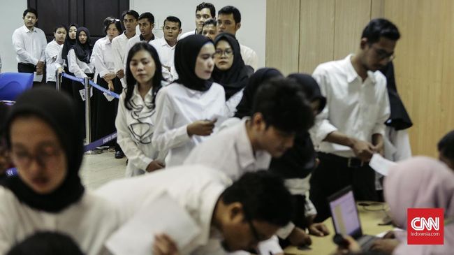 Peserta SKD CPNS 2024 perlu mempersiapkan barang-barang yang harus dibawa saat hari pelaksanaan tes. Apa saja yang harus dibawa saat tes SKD CPNS 2024?