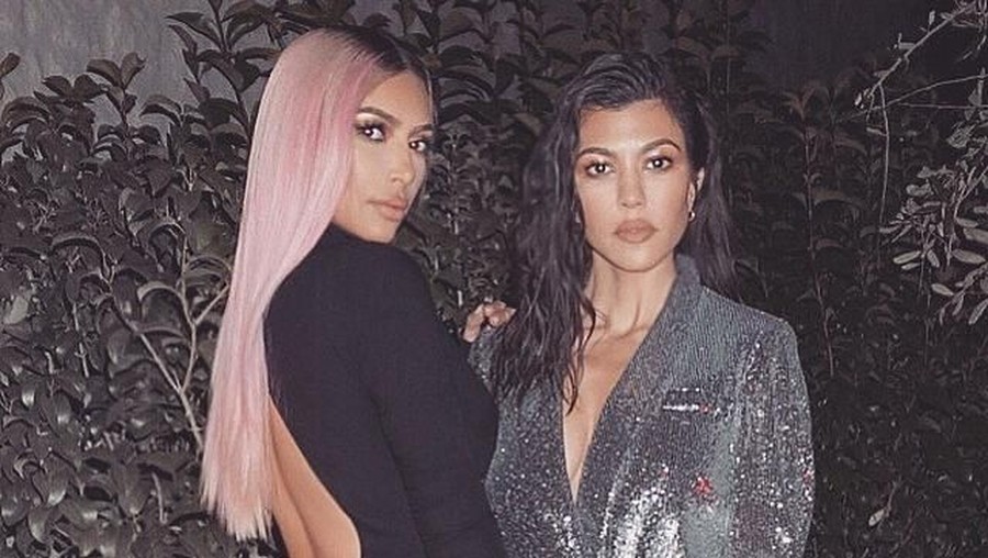Keluarga Kardashian tertangkap kamera tengah berlibur ke Bali. 