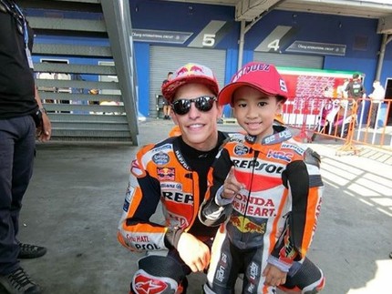 6 Potret Winnie Pembalap Cilik dan Penggemar Berat Marc Marquez