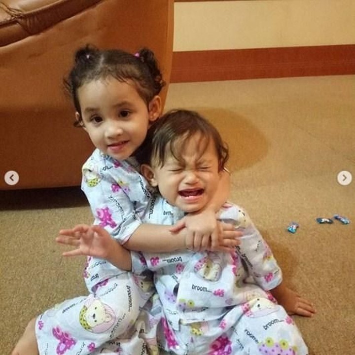 <p>Cup cup adik Alkeinan jangan menangis ya. (Foto: Instagram @arumi_arumi_94)</p>