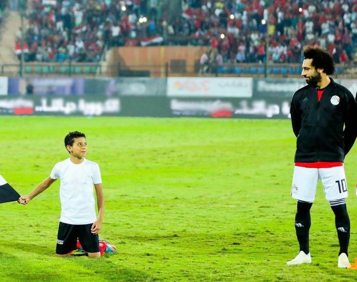 9 Momen Manis Pemain Liverpool Mohamed Salah Bareng Anak-anak