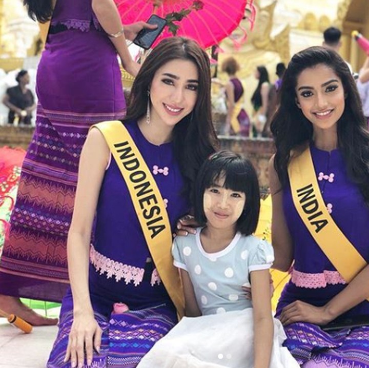 <p>Bersama peserta Miss Grand International dari India, Meenakshi Chaudhary dan tak sengaja bertemu dengan penggemar cilik dari Thailand. (Foto: Instagram @nadiapurwoko)</p>
