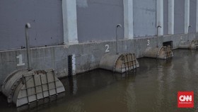 Pintu Air Pasar Ikan Jakarta Utara Siaga 1