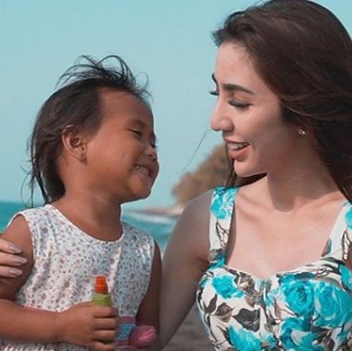 <p>Nadia Purwoko berhasil menyabet juara 3 pada ajang Miss Grand International 2018. Sejak menjadi finalis Miss Grand International, Nadia aktif bersosialisasi dengan anak-anak. (Foto: Instagram @nadiapurwoko)</p>