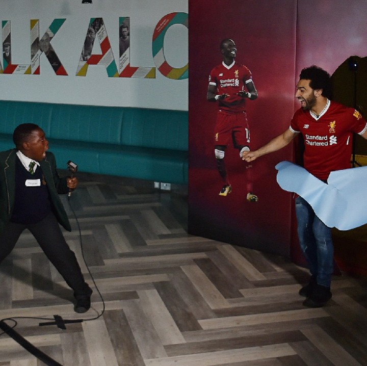<p>Di balik seriusnya ia di lapangan, ia adalah sosok yang dekat banget sama anak-anak. (Foto: Instagram/mosalah)</p>