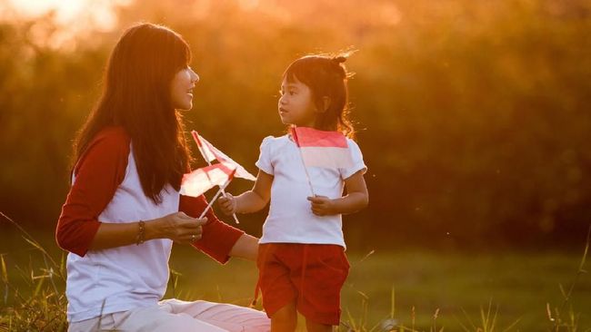 Akademisi menyambut baik pengakuan UNESCO yang dianggap sebagai hasil positif dari upaya menginternasionalisasi bahasa Indonesia.