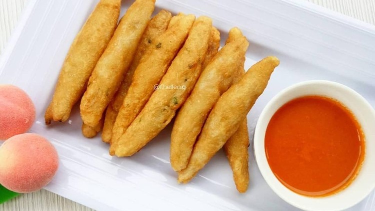 Menggoreng otak-otak bisa menimbulkan cipratan minyak, Bunda. Nah, ternyata ada tips menggoreng otak-otak agar tidak meledak dan mencipratkan minyak ke kulit.