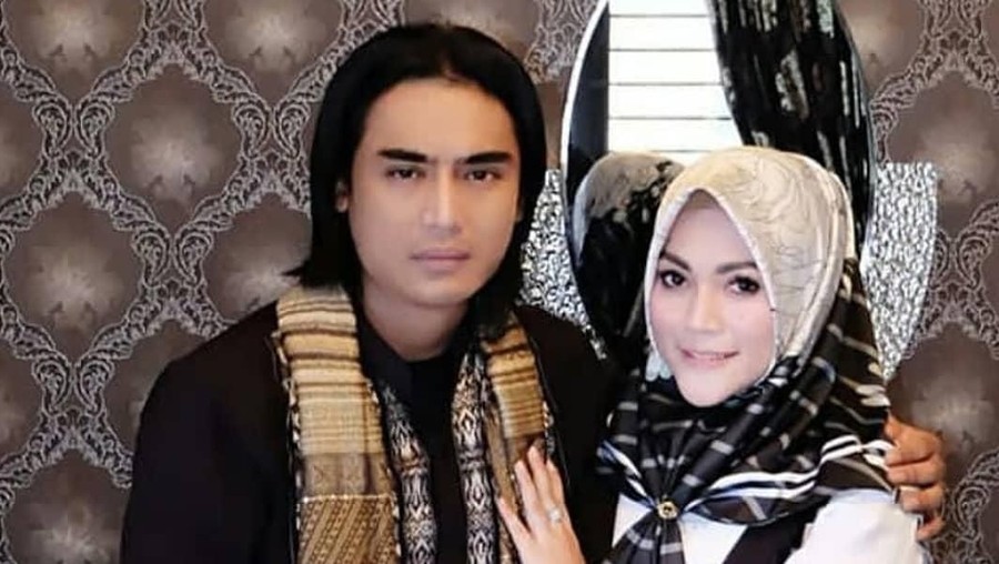 Digugat Cerai, Ini Kata Manis Charly Van Houten untuk Istri Digugat cerai, Charly Van Houten tulis kata-kata manis nan romantis untuk sang istri, Regina.