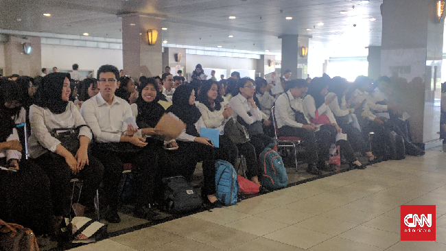 Sekda Bali Dewa Made Indra meyakinkan peserta tes CPNS bahwa jimat dari dukun tidak akan bisa menolong karena ujian CPNS berbasis teknologi.