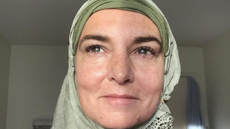 Sinead O'Connor mantap berhijab