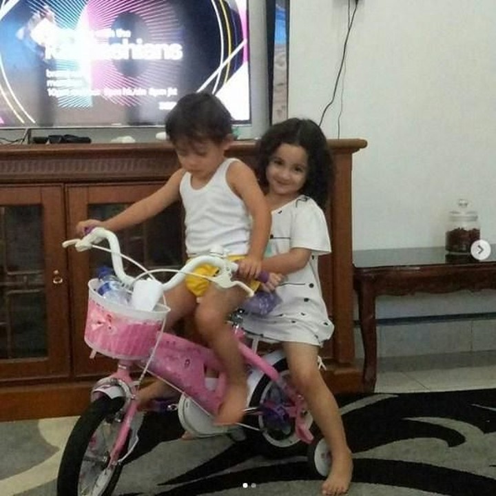 <p>Mau main sepeda ke mana nih Lakeisha dan Alkeinan? (Foto: Instagram @arumi_arumi_94)</p>