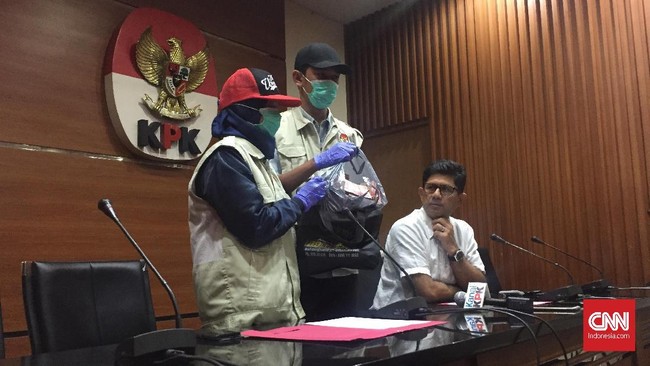 KPK menjadwalkan pemeriksaan Ketua DPRD Kalteng Reinhard Atu Narang dalam kasus dugaan suap yang diduga dilakukan perusahaan sawit anak usaha Sinar Mas.