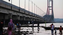 Terjaring di Suramadu, Rombongan Berjubah Putih Teriak Berdoa
