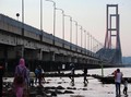 Terjaring di Suramadu, Rombongan Berjubah Putih Teriak Berdoa