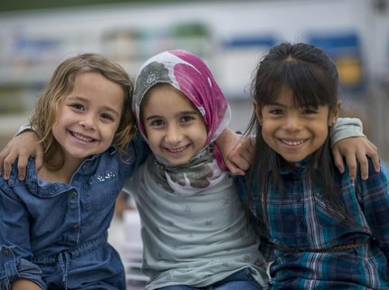 7 Tips Mengajarkan Toleransi pada Anak sejak Dini