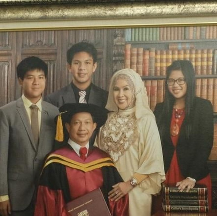<p>Mari kenalan dengan keluarga Kapolri Jenderal Tito Karnavian, Bun. Dari pernikahannya dengan Tri Suswati, Tito dikaruniai tiga anak, yaitu Muhammad Garda Ramadhito (Agga), Laviyah Augusta (Via), dan Muhammad Taufan (Opan). (Foto: Foto: Idham Kholid-detikcom)</p>