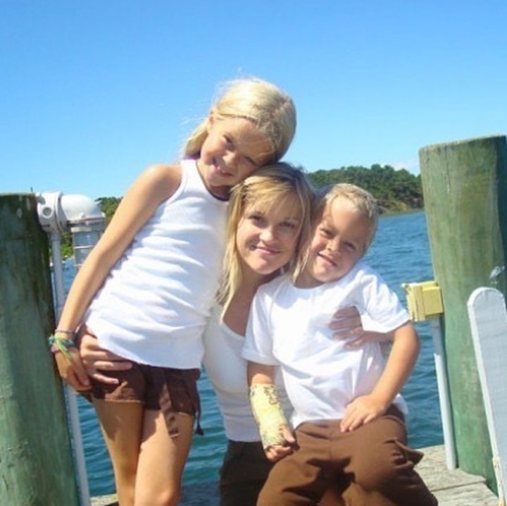 <p>Throwback lagi nih bersama Ava dan Deacon. Masih imut-imut ya? (Foto: Instagram @reesewitherspoon)</p>