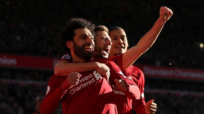 Liverpool tetap kukuh di puncak klasemen Liga Primer Inggris hingga pekan ke-10 dibuntuti dua pesaing terdekatnya Chelsea dan Manchester City.