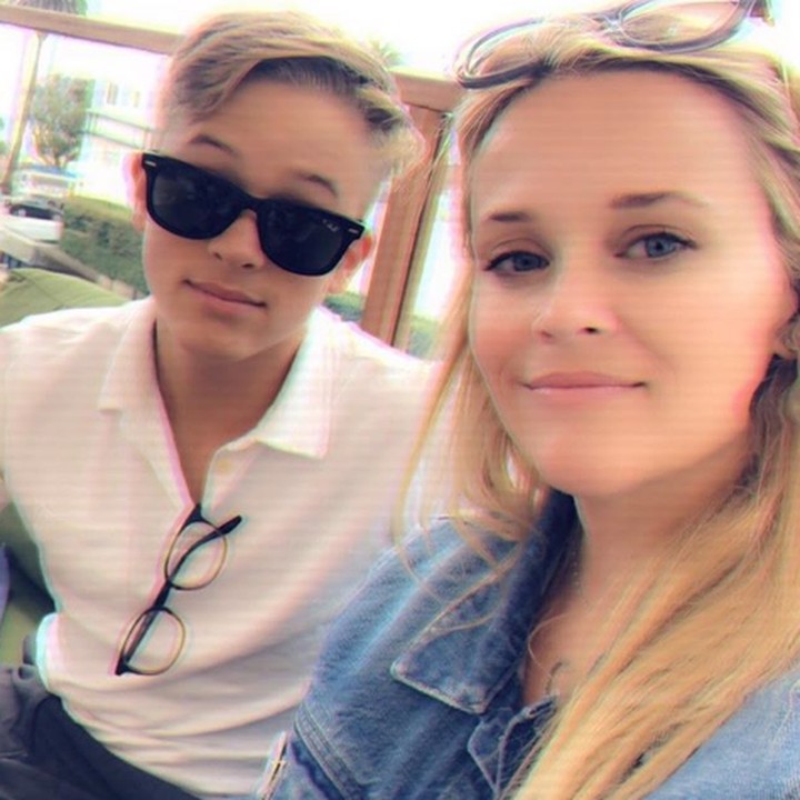 <p>Seperti seumuran ya, Deacon dan bundanya? (Foto: Instagram @reesewitherspoon)</p>