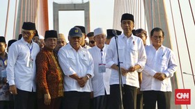 Jokowi Dilaporkan ke Bawaslu soal Tol Gratis Suramadu