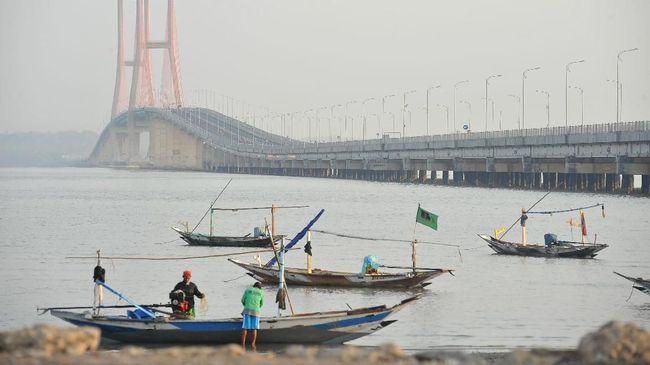 Jembatan Suramadu bakal ditutup pada malam tahun baru 2023 demi meminimalisasi kerumuman dan menghindarkan kelebihan beban.