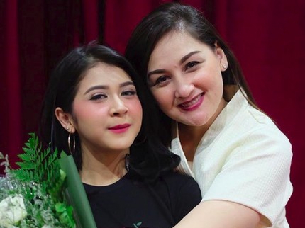 8 Momen Akrab Kesha Ratuliu dengan Tantenya, Mona Ratuliu