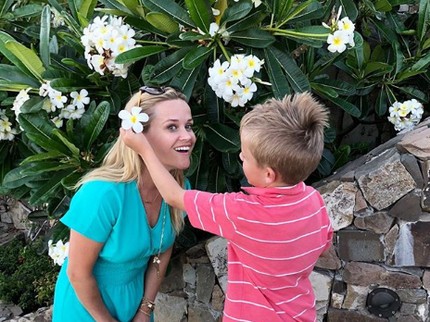6 Momen Bahagia Reese Witherspoon bersama Anak-anaknya