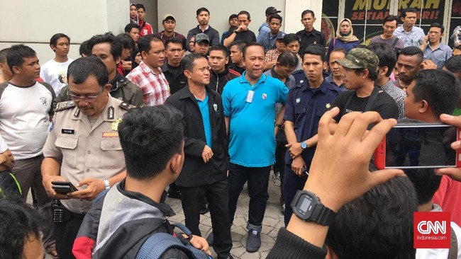 Pengelola Bellezza Shopping Arcade mengaku PSSI tidak memberi informasi sama sekali akan ada penjualan tiket timnas Indonesia U-19 di gedungnya.