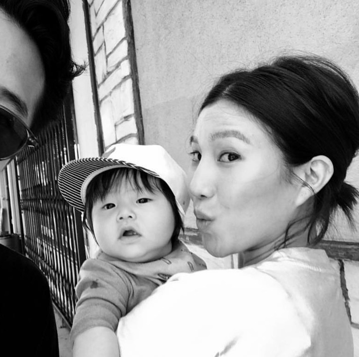 <p>Tak lagi ada dalam drama tersebut, Steve Yeun jadi punya banyak waktu dengan keluarga. Kini, Steve Yeun banyak bermain film di negara asalnya, Korea Selatan. (Foto: Instagram/jopakka)</p>