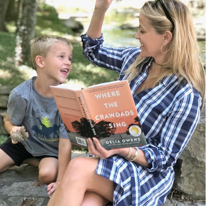 <p>Kalau yang ini bersama si bungsu, Tennesse Tott. Karena masih usia prasekolah, Reese dekat sekali dengan Tennesse. (Foto: Instagram @reesewitherspoon)</p>