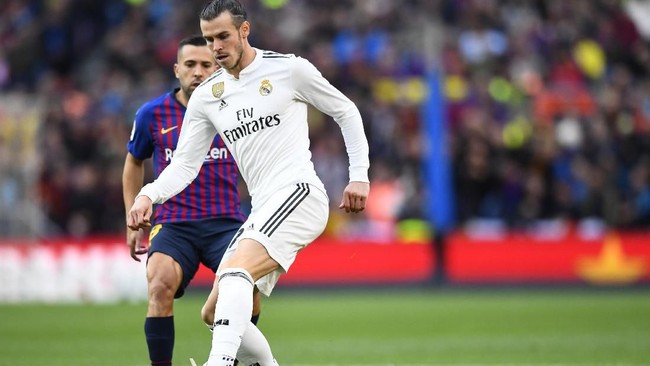 Barcelona dan Real Madrid bakal pergi bersama ke Stadion Camp Nou untuk menjalani laga Liga Spanyol, Rabu (18/12).