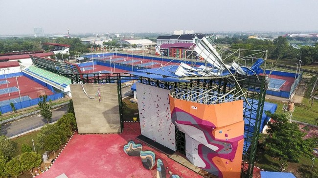 FOTO: Jakabaring Sport City Rusak Diterjang Puting Beliung