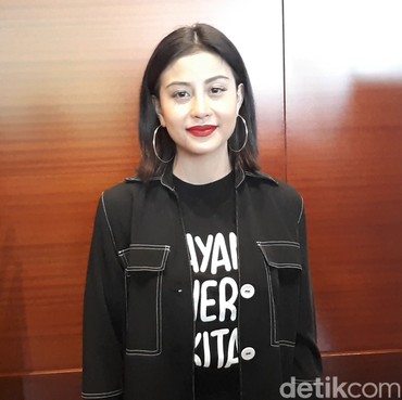 Awkarin Heran Siapa Selebgram yang Review Makanan sampai Mau Meninggal