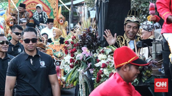 Irma melempar kritik kepada Prabowo Subianto yang gemar membaca buku fiksi, hingga satu waktu Prabowo menyebut Indonesia akan punah.
