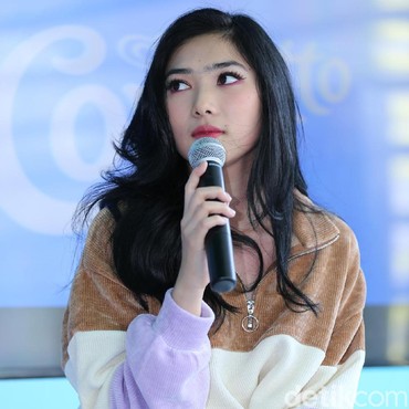 Cerita Isyana Saravati Isi Peran di Film Milly & Mamet