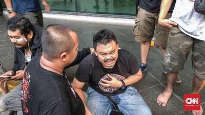 img-title Mitra Grab: 7 Orang Terluka karena Pukulan dan Peluru Karet