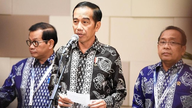 Sekretaris Kabinet Pramono Anung merespons isu reshuffle kabinet Jokowi pada 15 Juni 2022 yang beredar di kalangan elite politik.