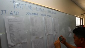 Istri Penumpang Pingsan Dengar Kabar Lion Air Jatuh