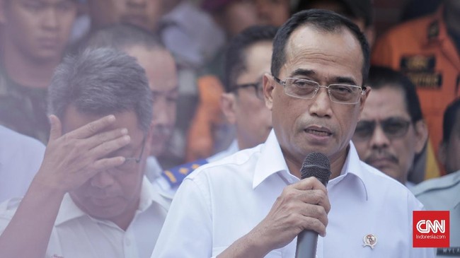 Menhub Budi meminta pengelola bandara dan maskapai penerbangan mencegah tindakan pelecehan seksual terhadap wanita terulang.