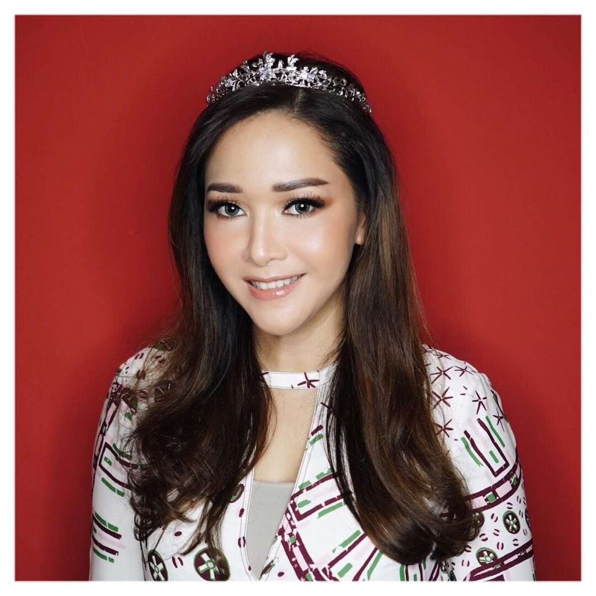 Maia Estianty akhirnya resmi menikah dengan Irwan Mussry pada Senin &lpar;29&sol;10&rpar; di Tokyo&comma; Jepang&period; Akan berusia 43 tahun&comma; yuk intip enam pesona Maia yang awet muda&period;